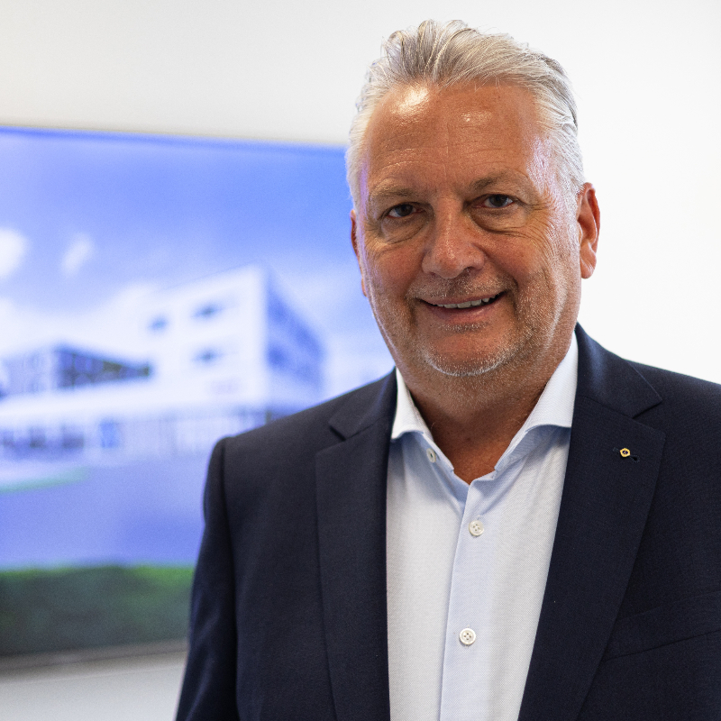 Thieken - Unternehmer des Jahres 2023 - "Ich wollte nicht nur auf dem Bauch liegen und zeichnen" Thieken - Unternehmer des Jahres 2023 - "Ich wollte nicht nur auf dem Bauch liegen und zeichnen"